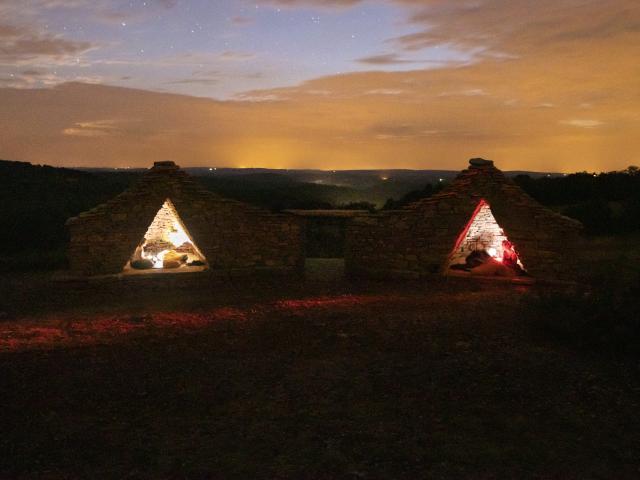 Passer une nuit dans l'œuvre d'art refuge, Super-Cayrou, au cœur des Causses du Quercy