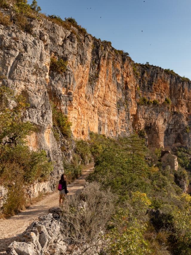 Le chemin de randonnée de Pierre-Levée à Sauliac-sur-Célé, dans la vallée du Célé et au cœur des Causses du Quercy