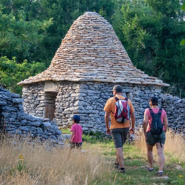 Découverte en famille des caselles de Marcilhac-sur-Célé, au coeur des Causses du Quercy