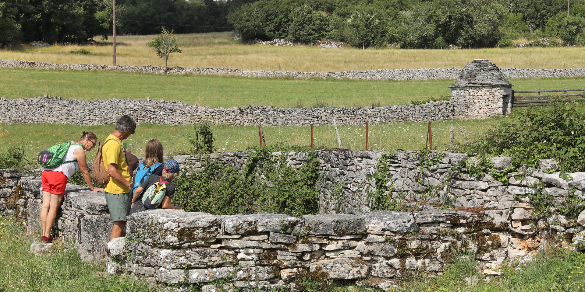 Randonnée à Espédaillac, dans le Lot, sur les causses du Quercy, Géoparc Mondial Unesco