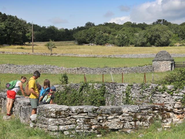 Randonnée à Espédaillac, dans le Lot, sur les causses du Quercy, Géoparc Mondial Unesco