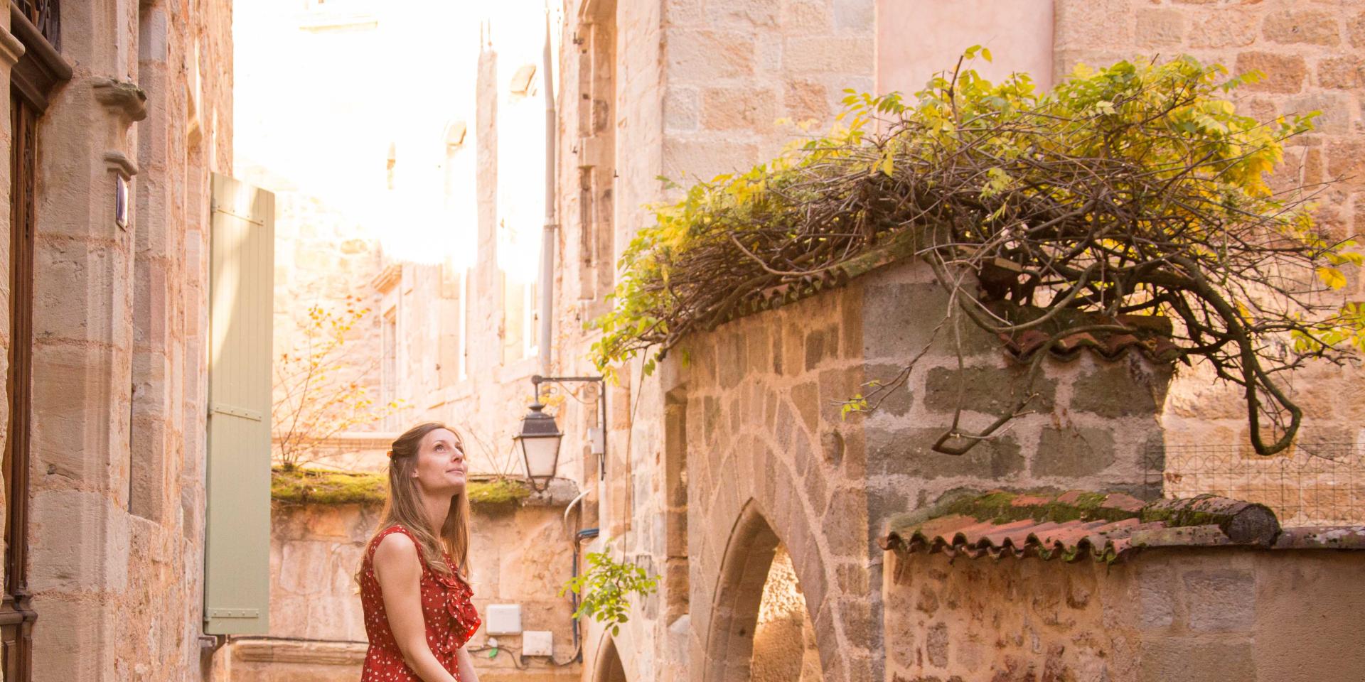 Contemplate the old stones of Figeac