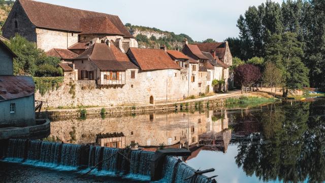 Village de Marcilhac-sur-Célé au bord de la rivière