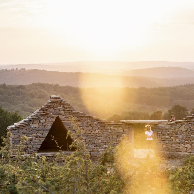 Œuvre d'art refuge sur le GR65, Super-Cayrou à Gréalou, sur le parcours Fenêtres sur le Paysage en direction de Compostelle