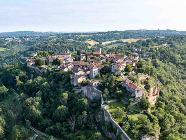 Vue aérienne de Capdenac-le-Haut, classé parmi les Plus Beaux Villages de France
