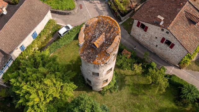 Tour ronde à Cardaillac vue de drone