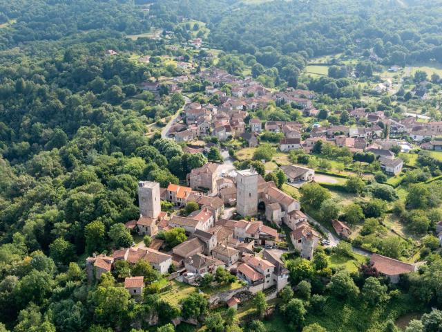 Vue drone de Cardaillac, dans le Ségala Lotois, plus Beau Village de France
