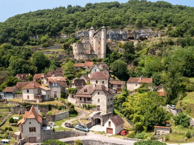 Village et château de Larroque-Toirac dans la vallée du lot