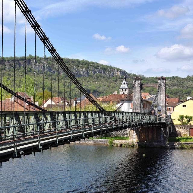 Pont suspendu de Cajarc, reliant le Lot et Aveyron