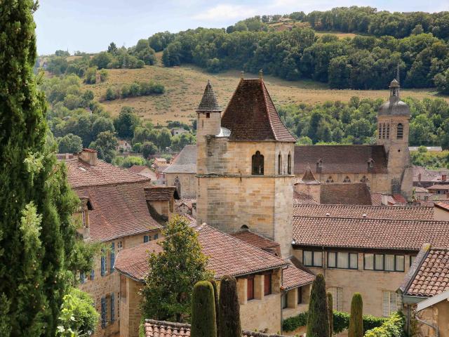 Figeac, la tour du Viguier du Roy et le clocher de Saint-Sauveur vus des terrasses du Puy