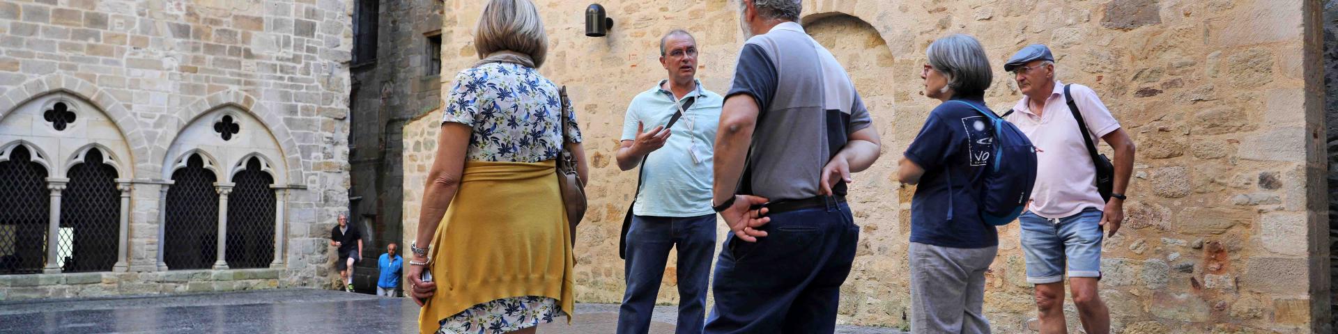 Visite guidée place des écritures à Figeac