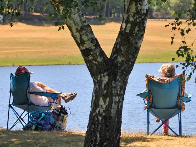 Se détendre au bord du lac du Tolerme