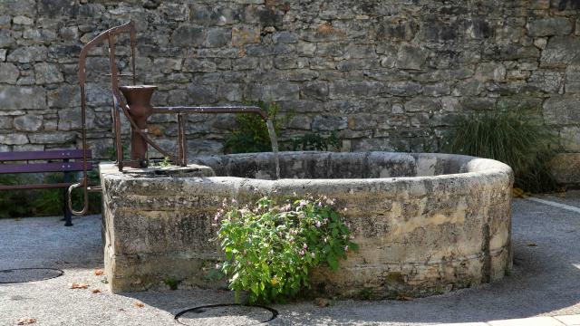 Fontaine sur le GR65 à Cajarc