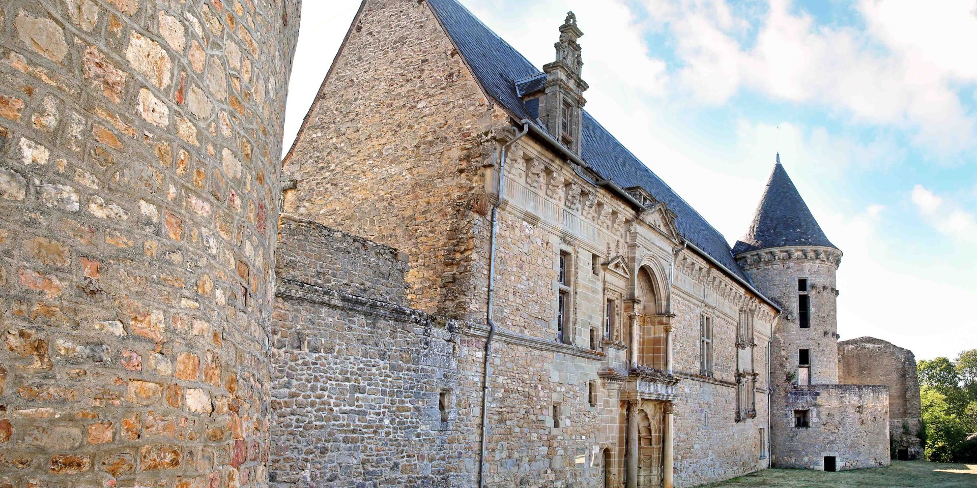 Château Galiot de Genouillac d'Assier