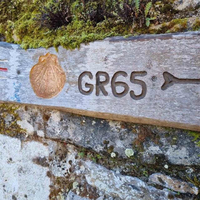 Direction Saint-Jacques de Compostelle sur le GR65