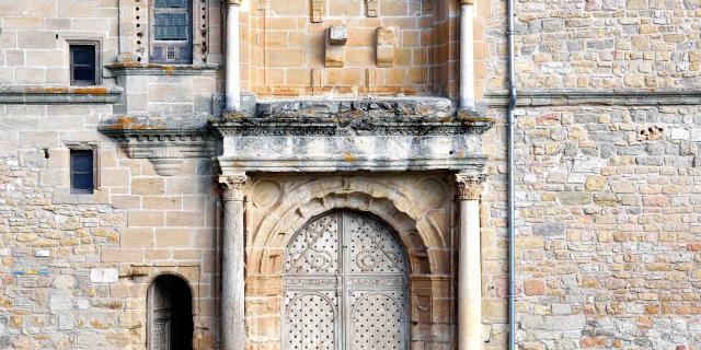 Façade du château d'Assier