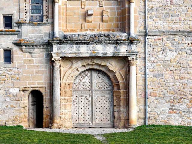 Façade du château d'Assier