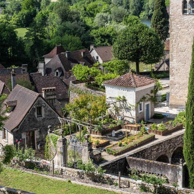 La vallée du lot et le jardin du Château de Larnagol