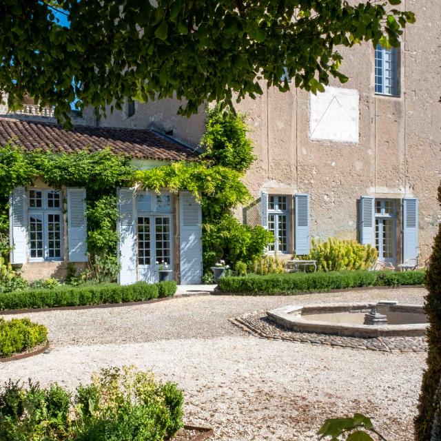 Cour Du Château © Otgf L.berton