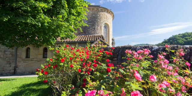In front of Terrou Church © Lot Tourisme C. Novello 160606 101243