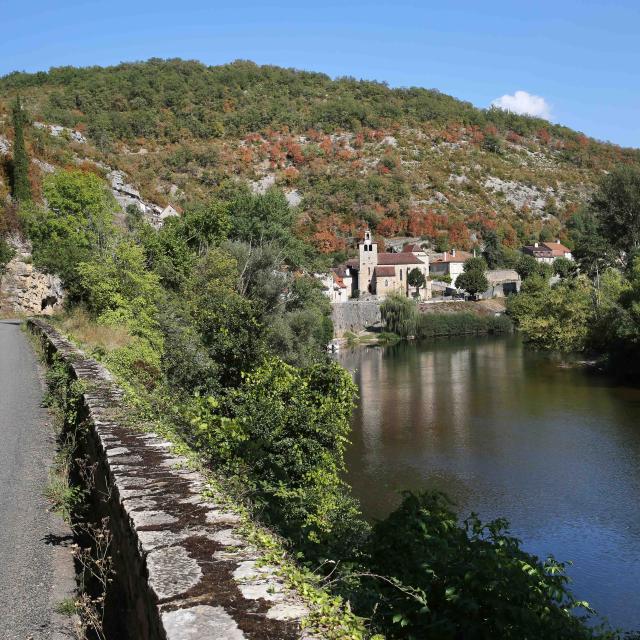 Valley of the Lot at the level of Larnagol