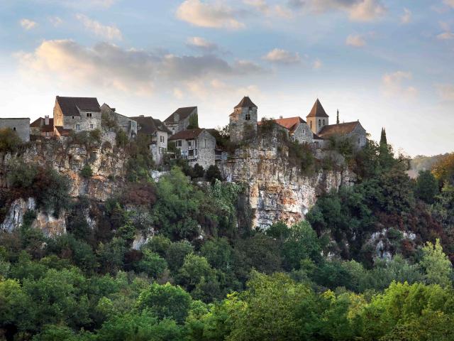 Calvignac, village à flanc de falaises