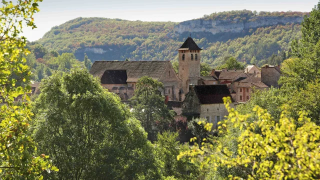 Village secret en vallée du Célé