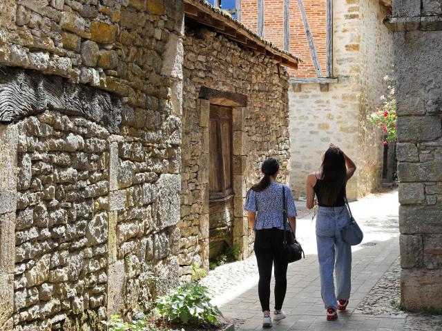 Flaner in the alleys of Marcilhac sur Célé