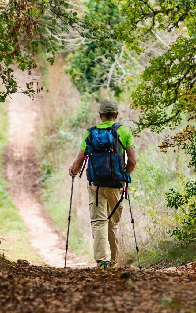 Randonneur Sur Les Chemins Du Géoparc © Lot Tourisme Gil Giuglio 190928 124839 2