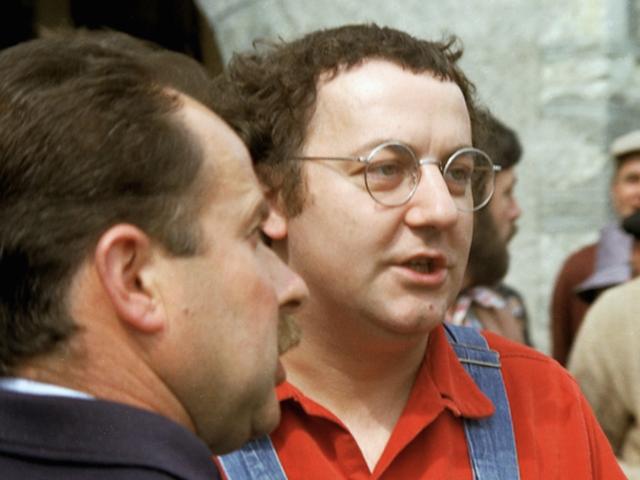 Coluche and his sketch Le Schmilblick