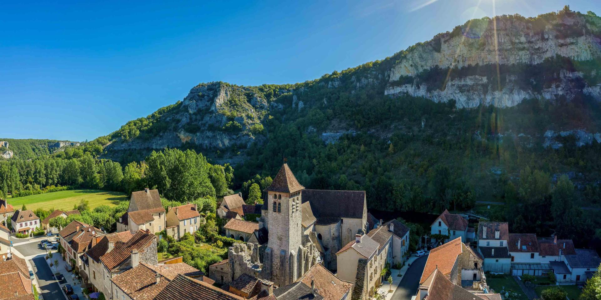 Marcilhac-sur-Célé et les falaises de la vallée du Célé