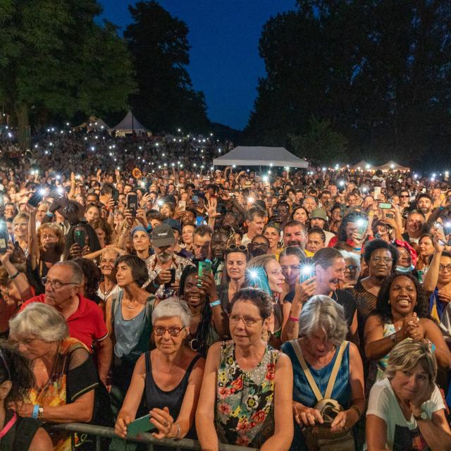 Foule devant un concert d'Africajarc