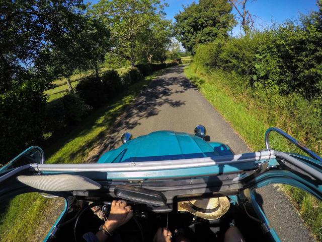 En-2CV-sur-les-routes-du-Lot-Lot-Tourisme-C.-Novello-180608-0936311.jpg