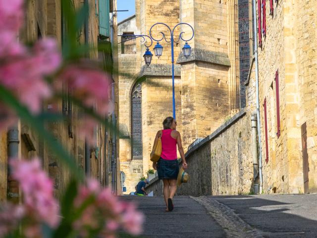 Découverte du village de Gourdon, de son patrimoine aux pierres dorées