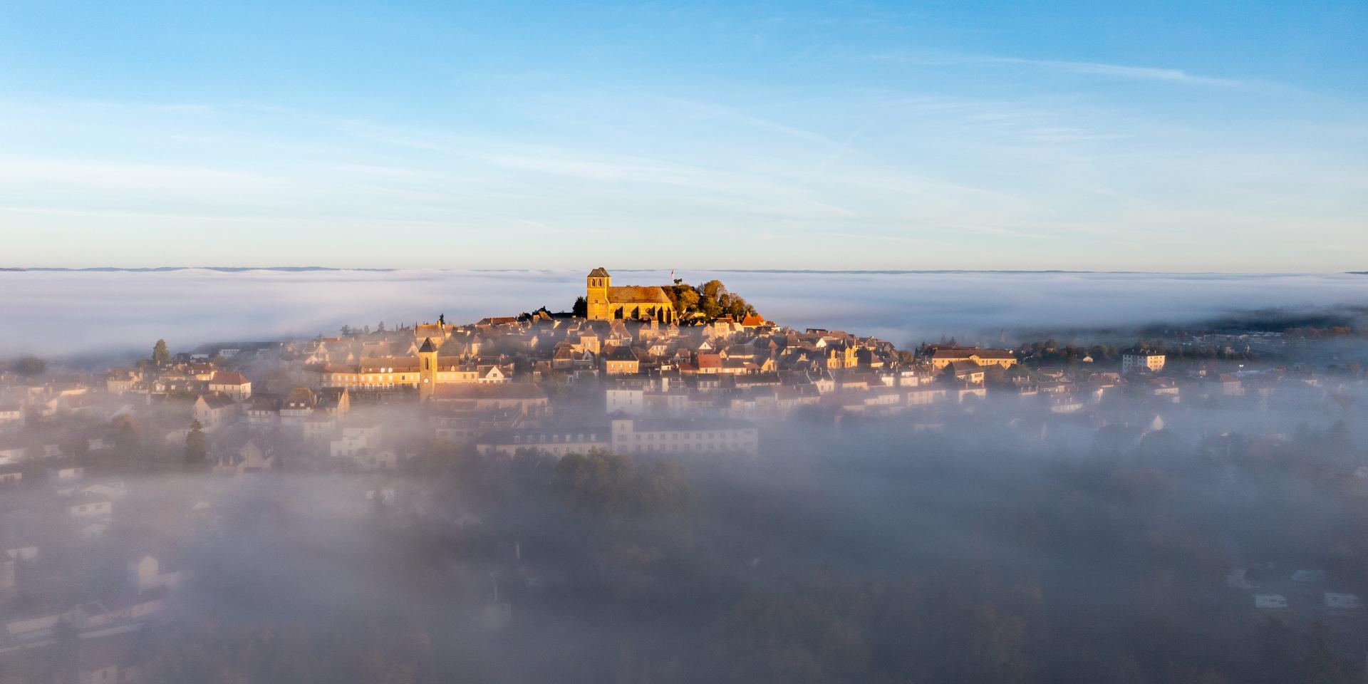 Vue aérienne de Gourdon au petit matin