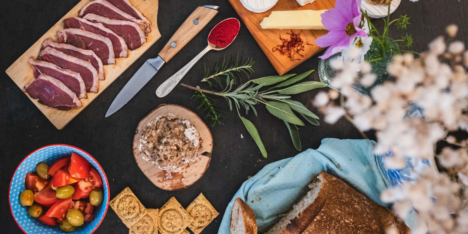 Table gourmande et colorée des produits du Lot