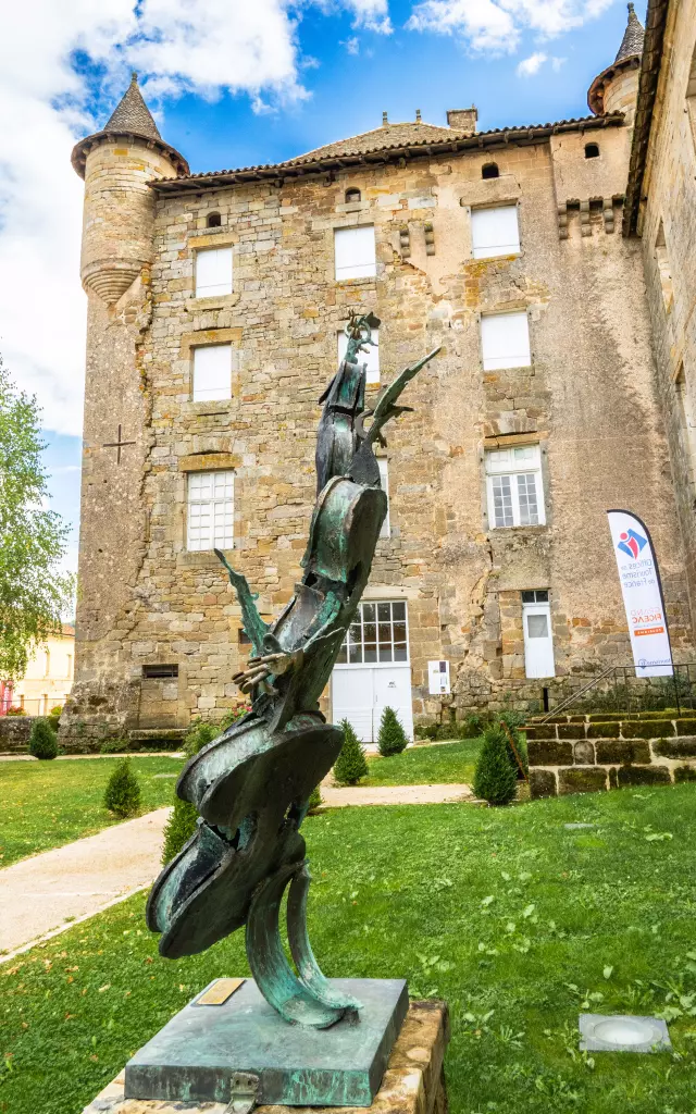 Sculpture in the courtyard of Château de Lacapelle-Marival