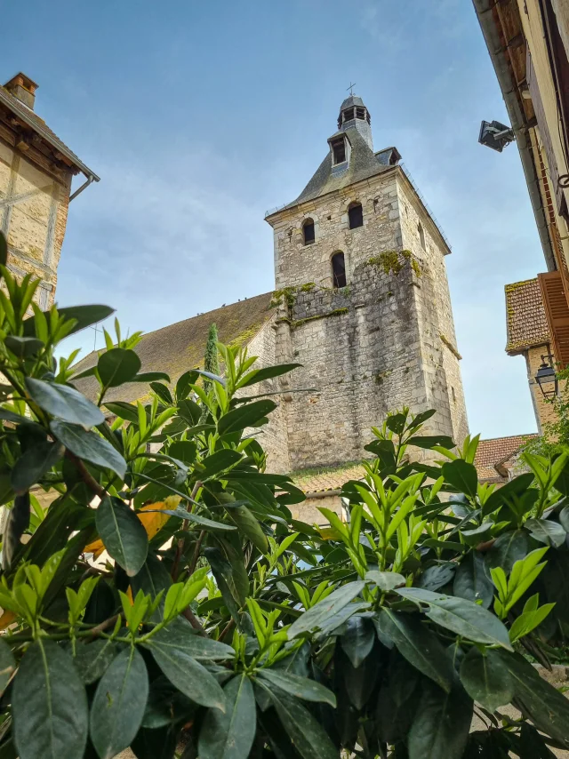 Eglise au printemps à Cajarc