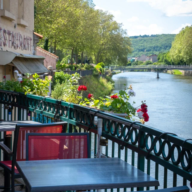 Depuis la Terrasse du Pont d'Or, jolie point de vue sur le Célé.