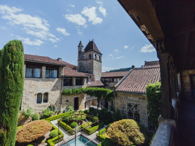 Patio del hotel de mercurio le Viguier du Roy