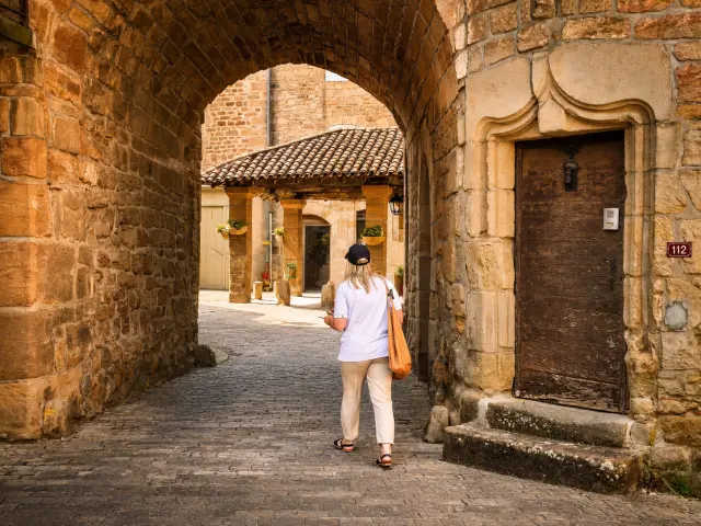 In the Alleys of Lacapelle 1